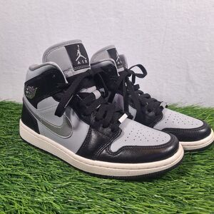 Air Jordan 1 Mid SE womens size 8 Black Chrome